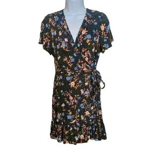 Xhilaration Floral faux wrap dress nwot Size Medium